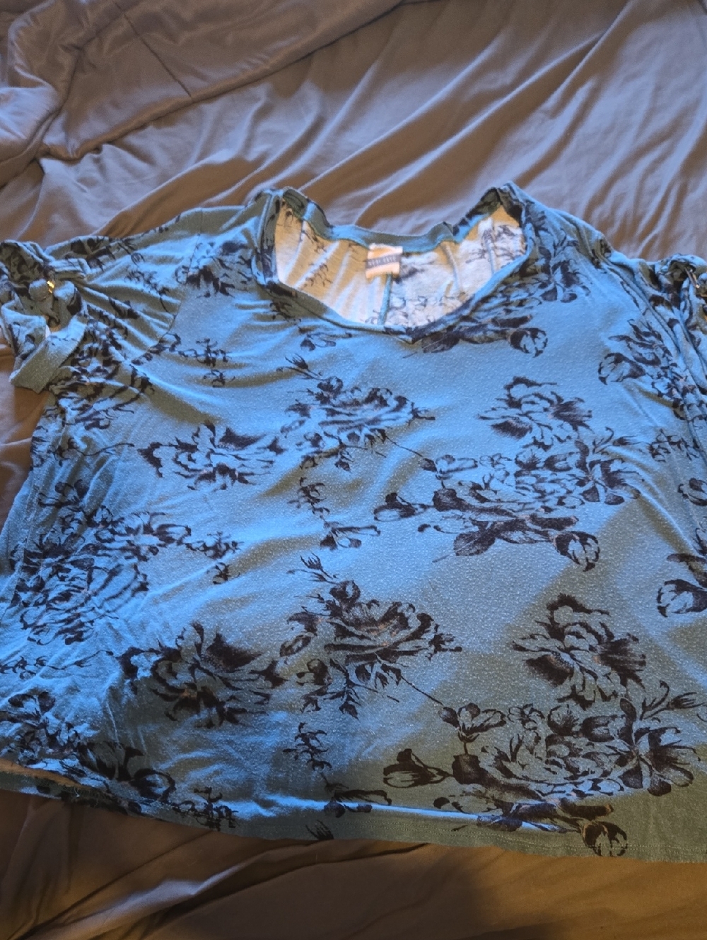 Women's Short-Sleeve Blue Floral Tie-Sleeve Tee with V-Neck